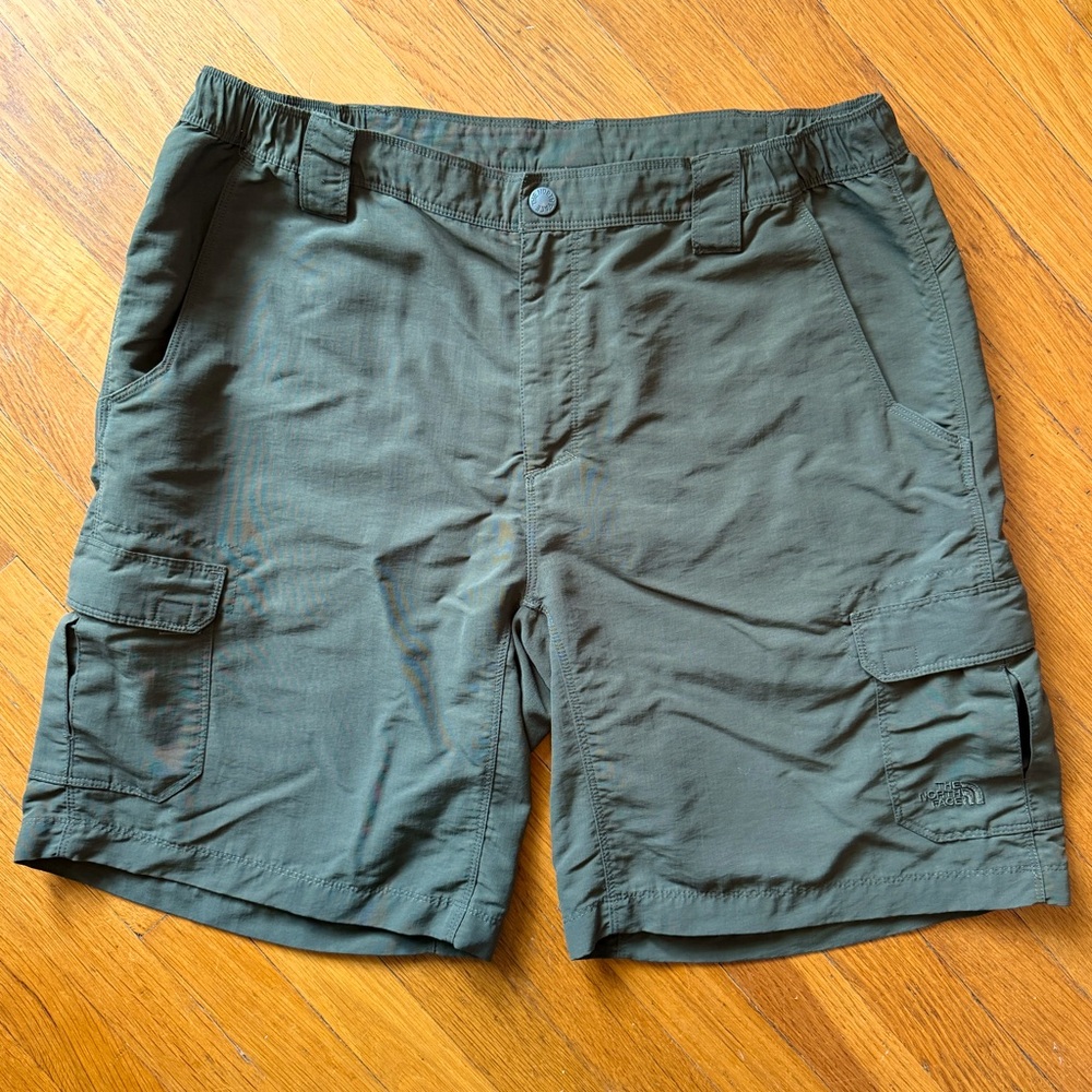 The North Face Men's nylon hiking cargo shorts size large
